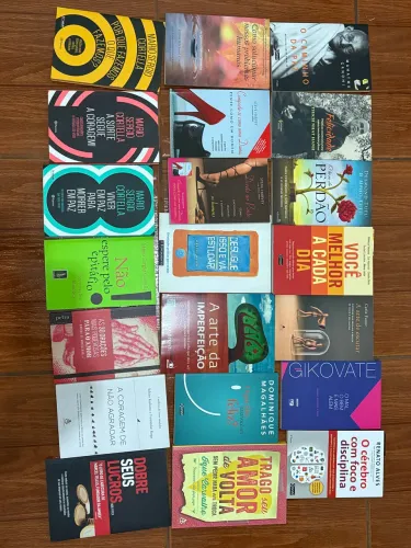 Bora renovar sua biblioteca! Livros super conservados!