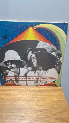 Vinil Baiano e os Novos Caetanos, uma obra-prima musical criada por Chico Anysio