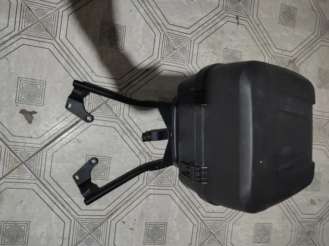 Bau Givi e suporte para nmax