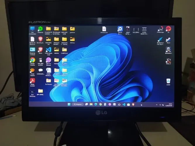 Monitor Lg Flatron Led Widescreen 15,6'' E1641s - Vga Preto 127/220v