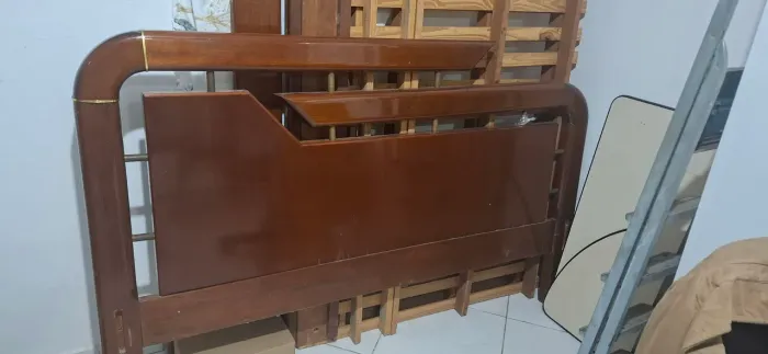 Cama madeira casal Queen + Colchão