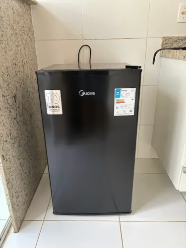 Frigobar Black Edition Preto 93l Inverter Bivolt Midea Mdrd142fgd303