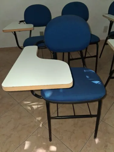 Cadeira escolar com braço