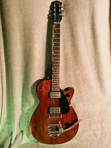 Guitarra Gretsch Streamliner G2210 Junior Jet Club (com Bigsby instalada)