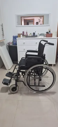 Cadeira de rodas hospitalar manual para locomoção