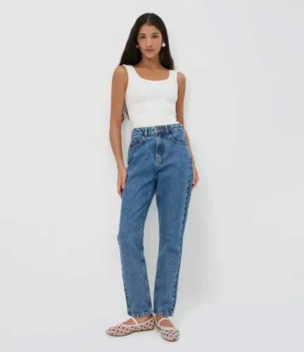 TAM 42 / Feminina - Calça Mom Básica em Jeans com Cintura Alta Azul Médio Renner