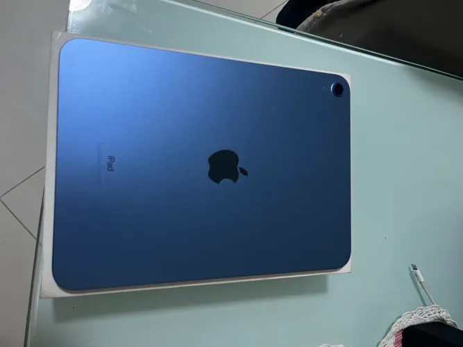 Vendo Ipad 10° Geração 64GB Com acessórios