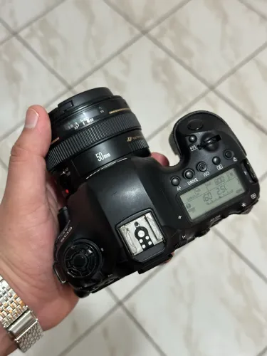 6D mark ll + 50mm 1.4