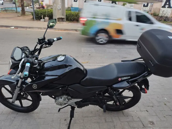Vendo moto fazer 150 cc