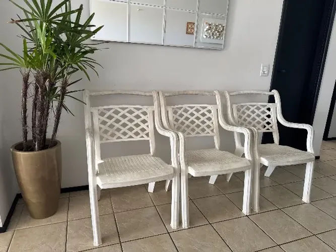 Cadeira de plástico