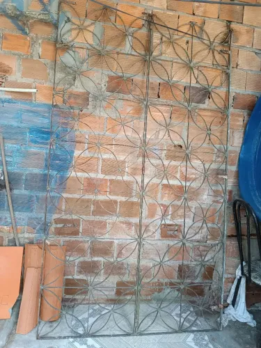 Portão de garagem dobrável (cm 2,10 de altura e de 2,50 largura )