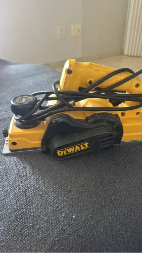 Plaina elétrica manual DeWalt D26676B2 8.2cm cor amarelo