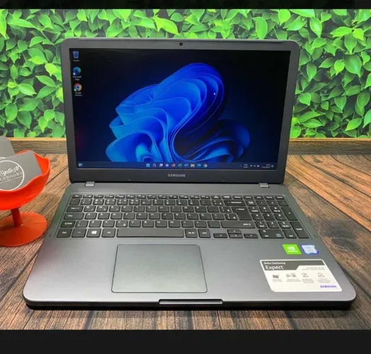 Notebook Samsung Processador I5 8 geração Placa de vídeo 2 giga SSD 256 GB 8 Gigas
