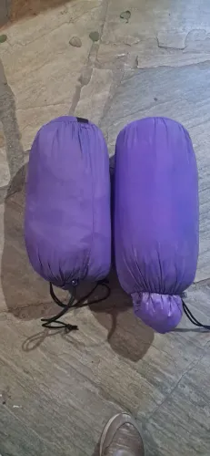 Vende-se 2 sacos de dormir acolchoados não faço entrega. 150,00 cada unidade.