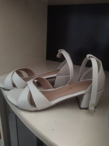 Sandália salto médio n°34