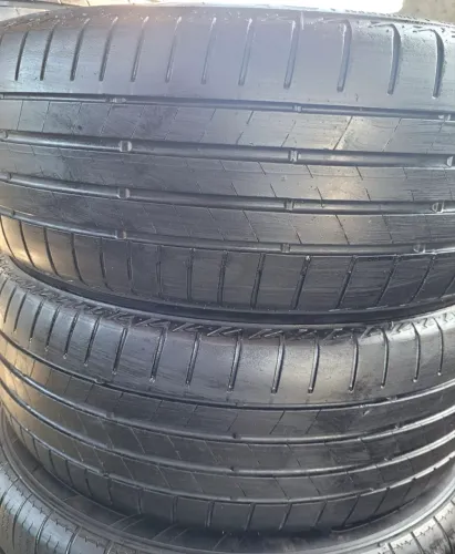 Par de pneus 205/55/17 Bridgestone Turanza $200,00 (par).