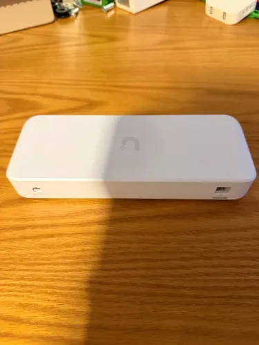 Switch Ubiquiti Unifi Ultra 8 portas