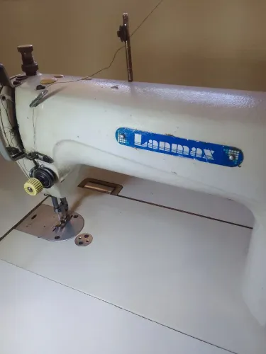 Maquina reta industrial