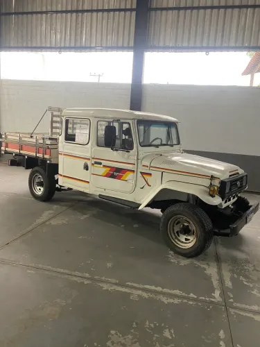 Toyota Band.Picape CD 2P Chassi Longo Diesel 1987