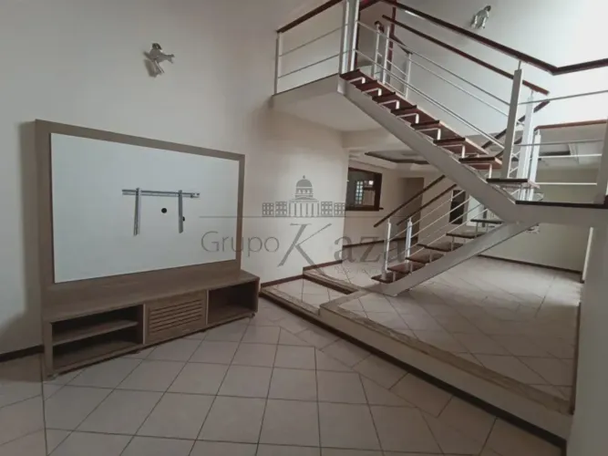 Casa - Vila Branca - Jacareí - 3 Dormitórios - 250m².