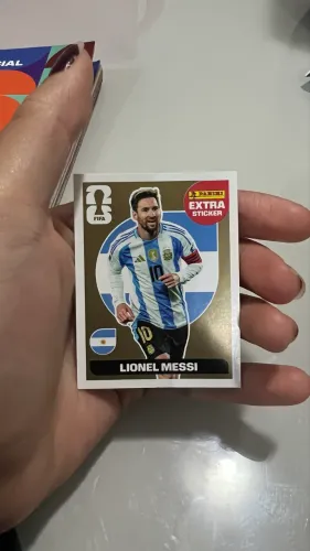 EXTRA STICKER MESSI DOURADA