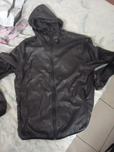 Jaqueta Corta Vento Impermeável feminino Leve e Confortável Estilo Casual Liso - Preto