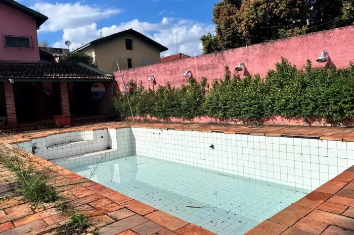 Aluga-se casa na Vila São Lucio