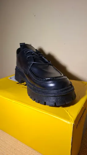 Sapato Oxford Masculino Casual de Couro Minimalista.