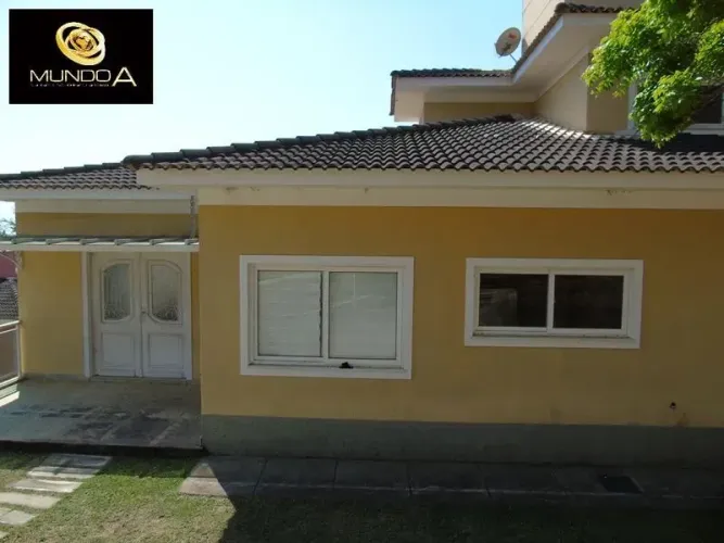 Casa à venda em condomínio fechado, com 4 suítes e uma linda vista! Geribá/Búzios