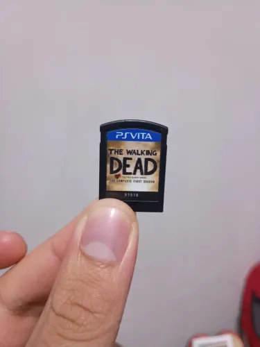 The Walking Dead PSvita (Perfeito apenas o cartucho)