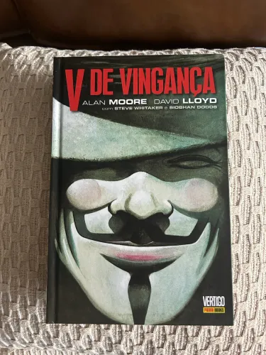 V DE VINGANÇA - CAPA DURA.