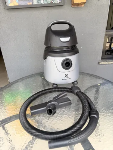 Electrolux Aspirador água pó limpeza profunda função sopro 1400W A10N1 220v