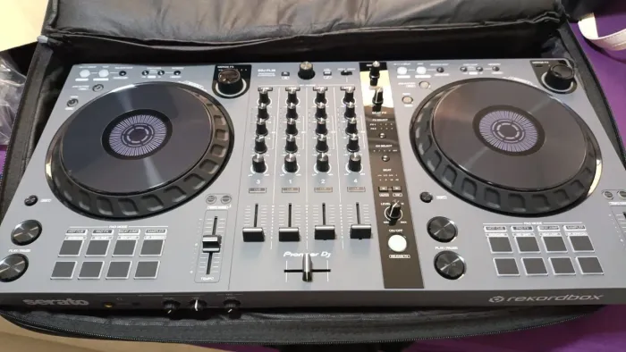 Controlador de Dj Pioneer DDJ-FLX6-GT de 4 canais