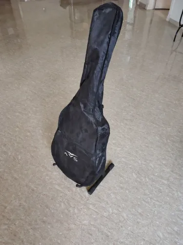 Violão Yamaha C40, com suporte e capa