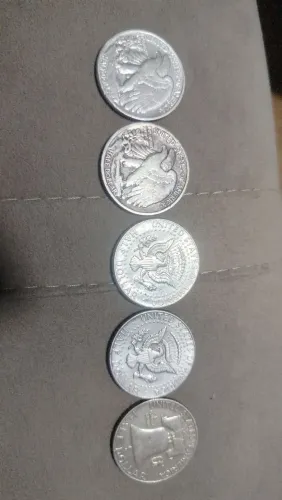 Moedas antigas de prata