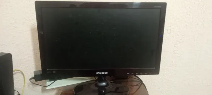 MONITOR 15 POLEGADAS PARA COMPUTADOR E MONITORAMENTO 