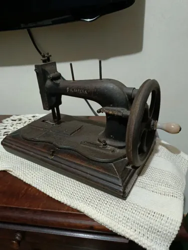 Máquina de costura portátil