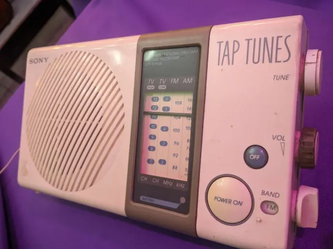Rádio antigo sony