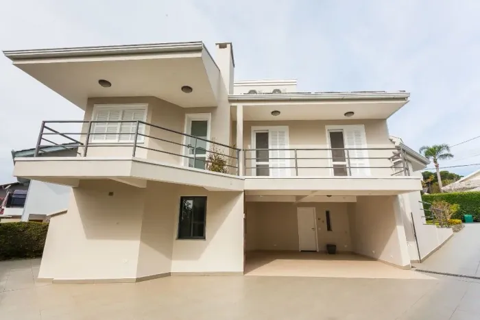 Casa com 3 dormitórios, sendo 1 suíte para alugar, 249 m² - Curitiba/PR