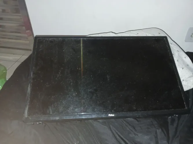 Tv simples com 24 polegadas, mas funcionamento perfeitamente