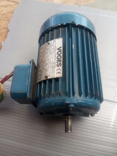 Motor de indução VOGES 1/4 CV trifásico 220 / 380