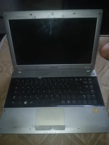 Notebook Samsung RV415 NP-RV415L - Não Carrega - Tela Danificada (Para conserto ou peças)