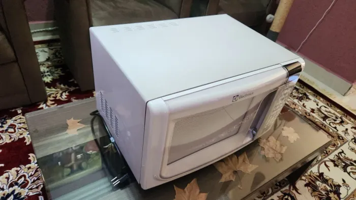 Micro-ondas Eletrolux 31L usado
