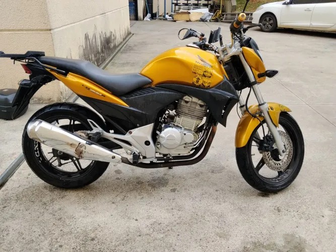 Vendo moto CB 300