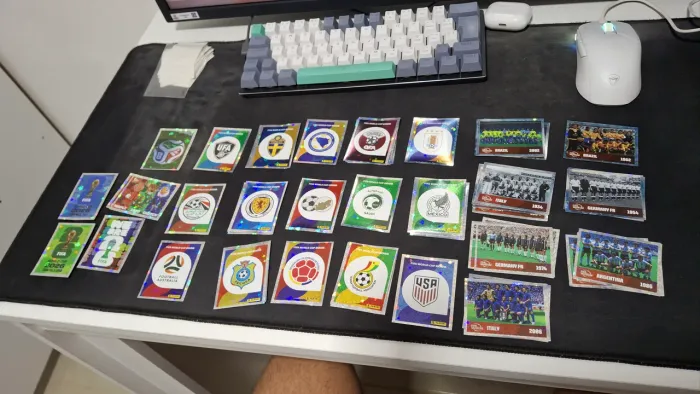 ÁLBUM + FIGURINHAS PRA COLAR