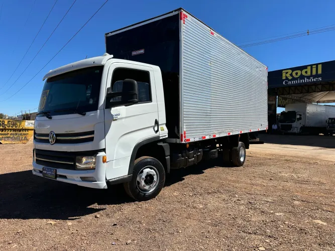 VW 11-180 ano:2020 Bau de 6.60 por 2.60 pneus bons