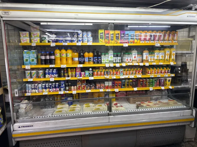 geladeira expositora ( balcão expositor ) 