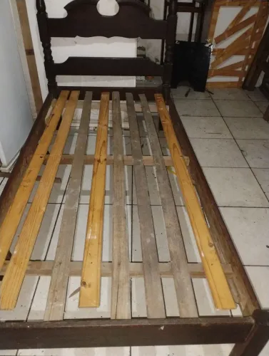Cama madeira maciça 