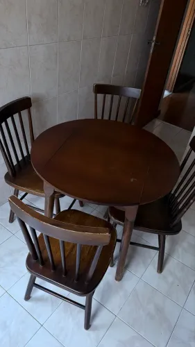 Mesa de Madeira Maciça 4 Lugares com Abas Retráteis + 4 Cadeiras
