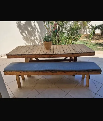 Mesa madeira com dois bancos